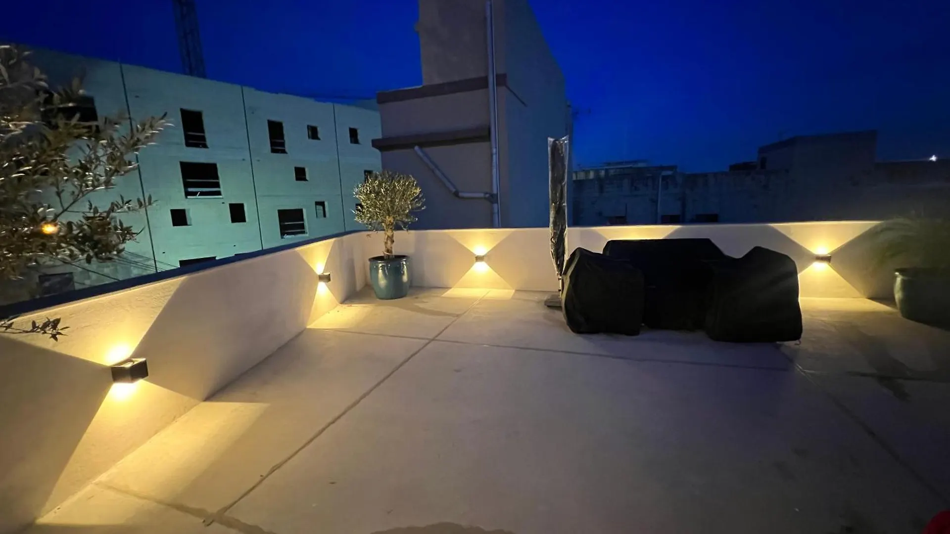 Vakantiehuis Dar Barbara Duplex 2 Double Bedrooms,2 Sofa Beds Large House With Terrace Roof Views Of Valletta Cospicua