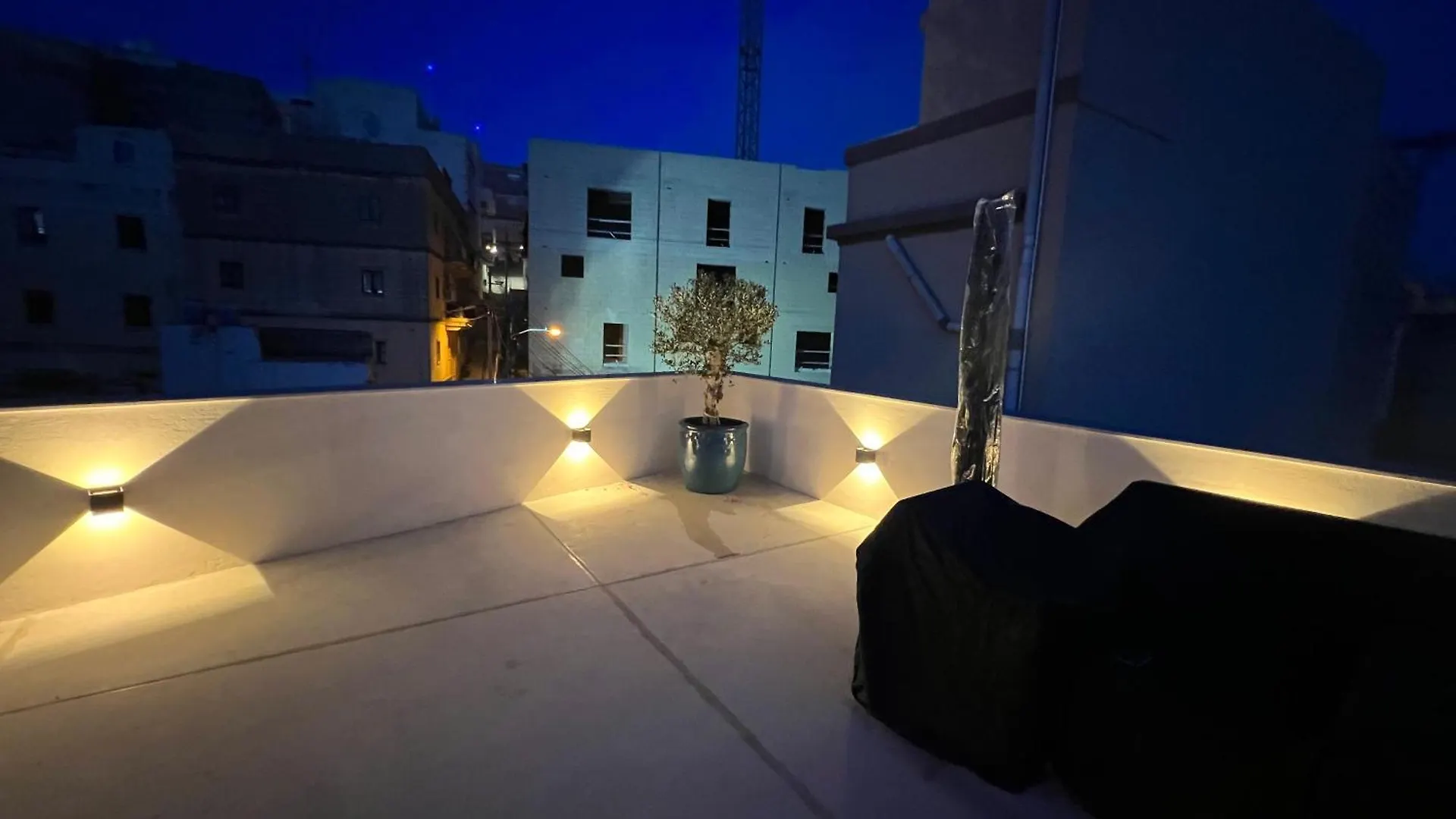 Dar Barbara Duplex 2 Double Bedrooms,2 Sofa Beds Large House With Terrace Roof Views Of Valletta Cospicua Holiday home