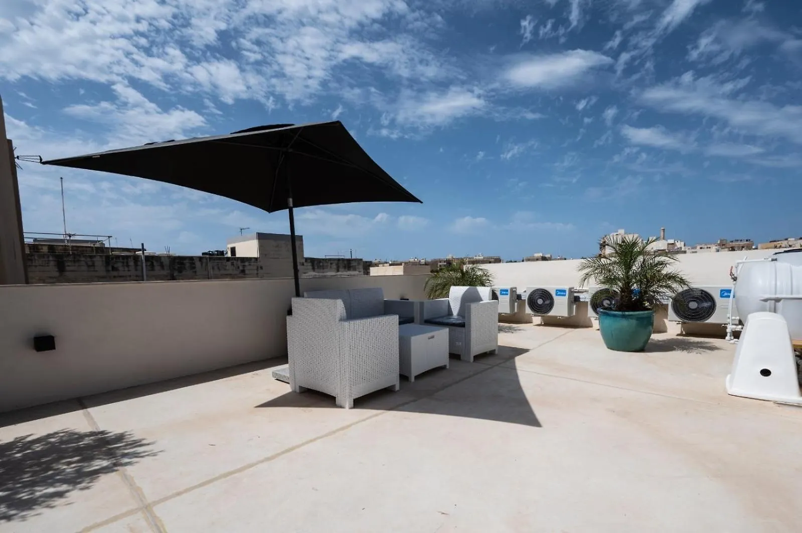 Dar Barbara Duplex 2 Double Bedrooms,2 Sofa Beds Large House With Terrace Roof Views Of Valletta Cospicua Holiday home